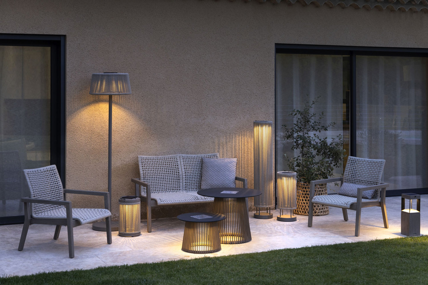 TECKA – Table basse solaire